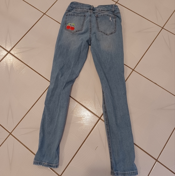 4/$40 Faded, Ripped & Patched Jeans - Size 7 (Junior) - Picture 7 of 10